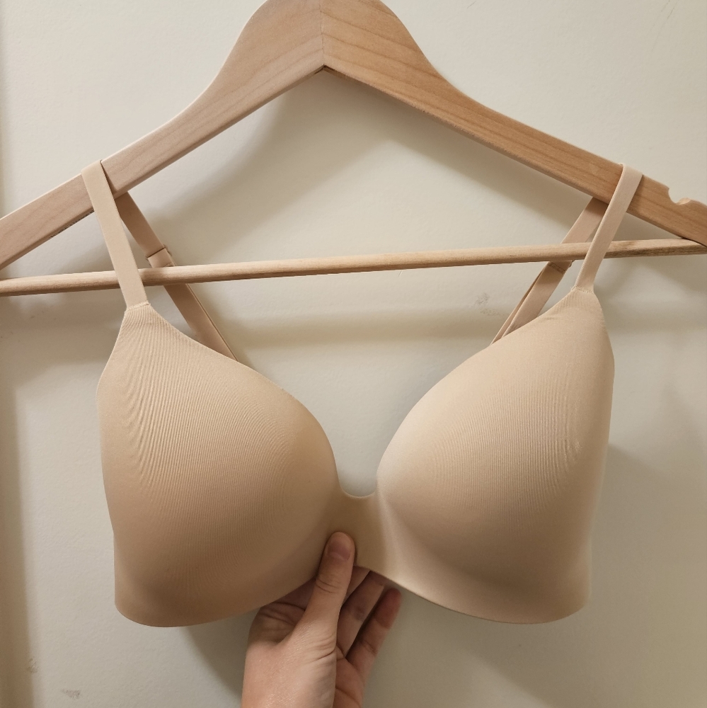 NWT UNIQLO Wireless Bra 30/32 D/DD (3D Hold, New Sizing)